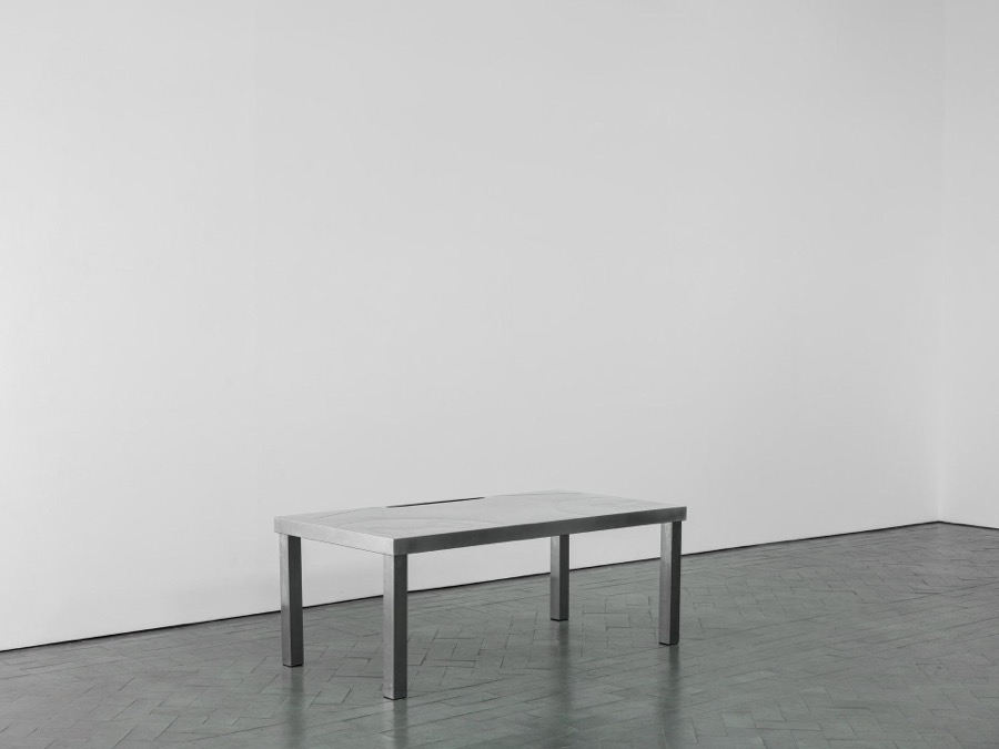 inohx workstation table against white wall