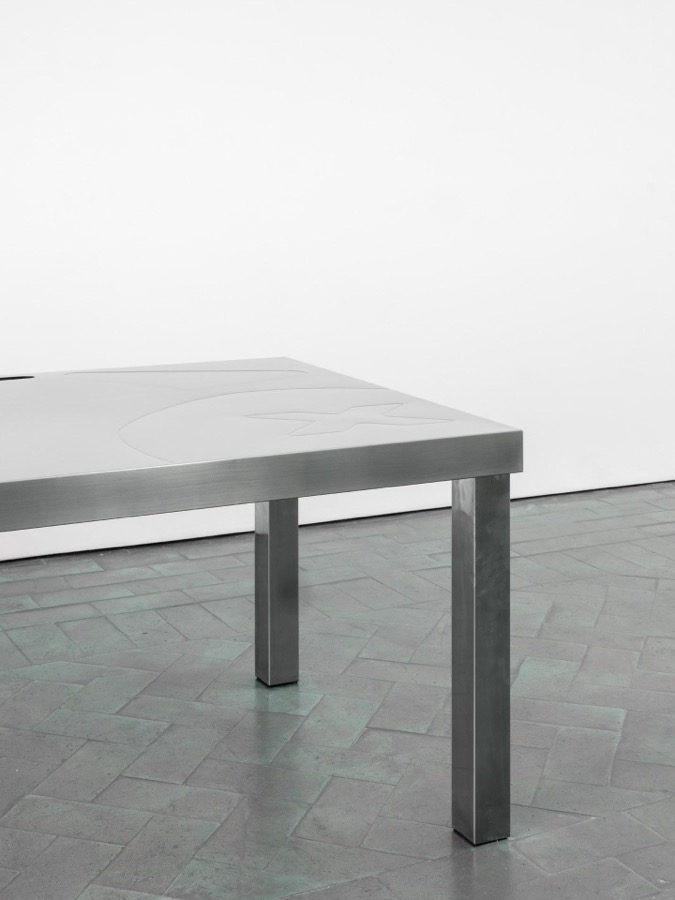 table leg and surface detail