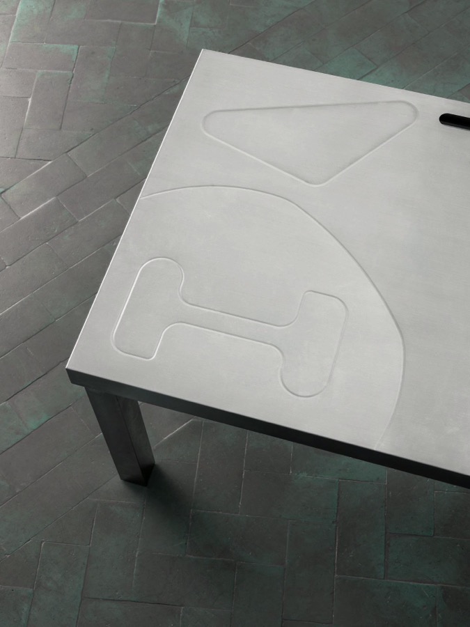 overhead detail of inohx workstation